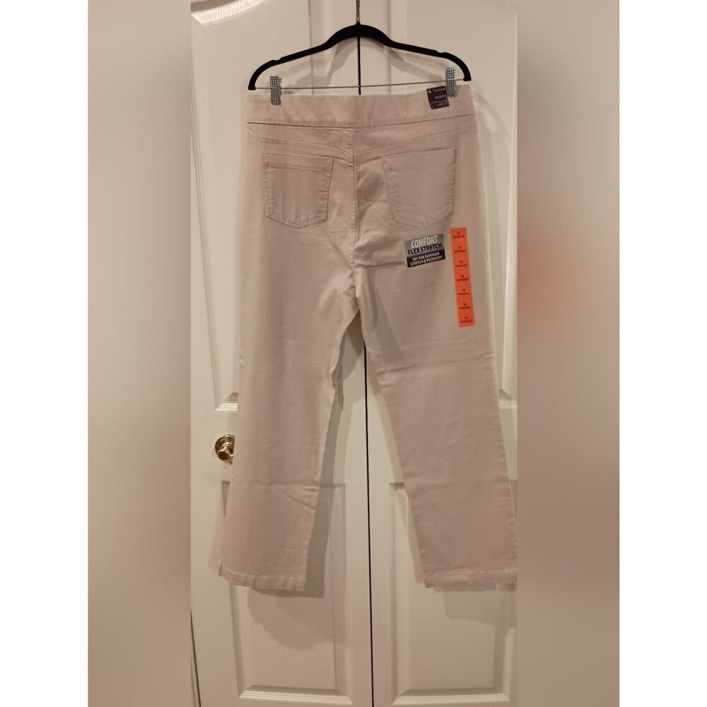 Gloria Vanderbilt Straight Leg Jeans in Light Beige - Picture 8 of 9